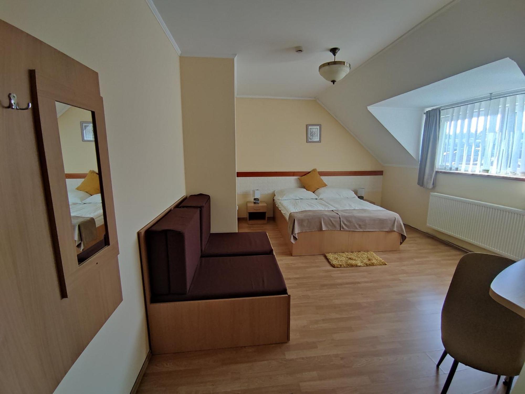 Invest Vendeghaz Bed and Breakfast Eger Rum bild